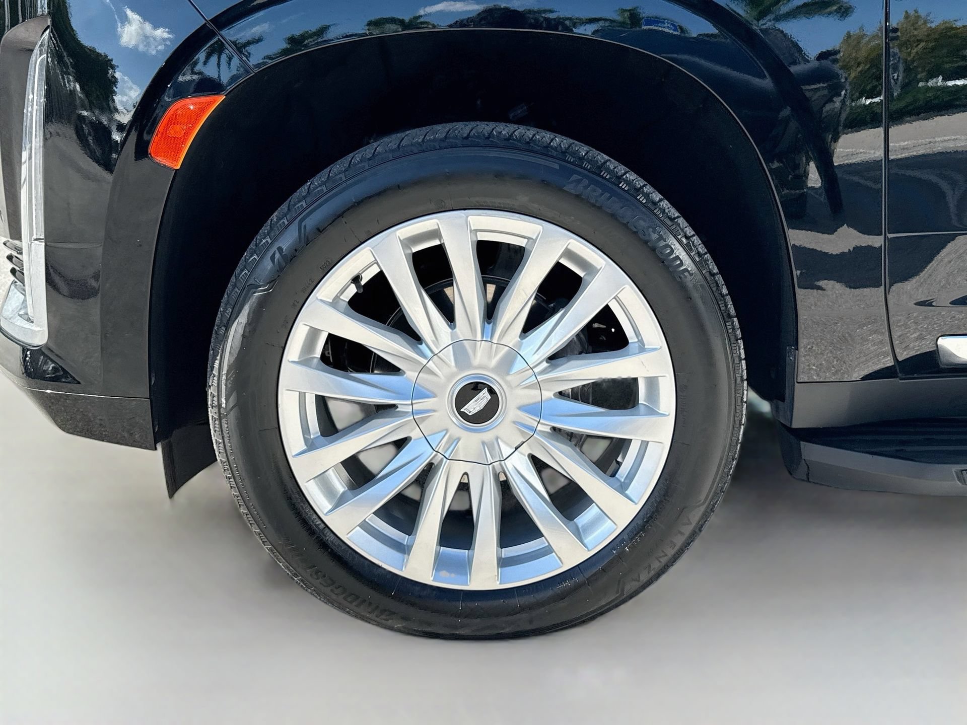 Used 2024 Cadillac Escalade Luxury AWD/4WD image 43