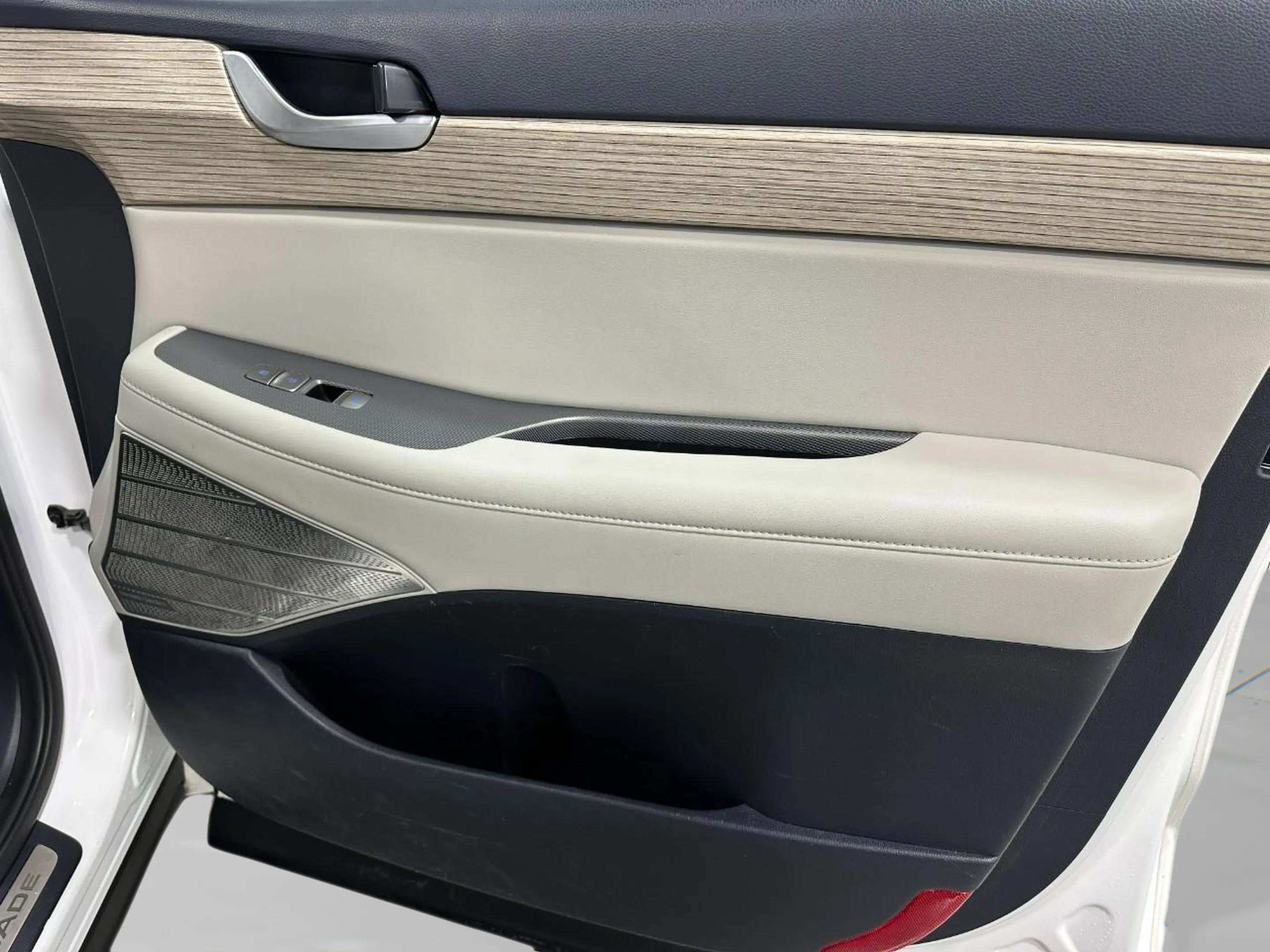 Used 2021 Hyundai Palisade Limited image 30