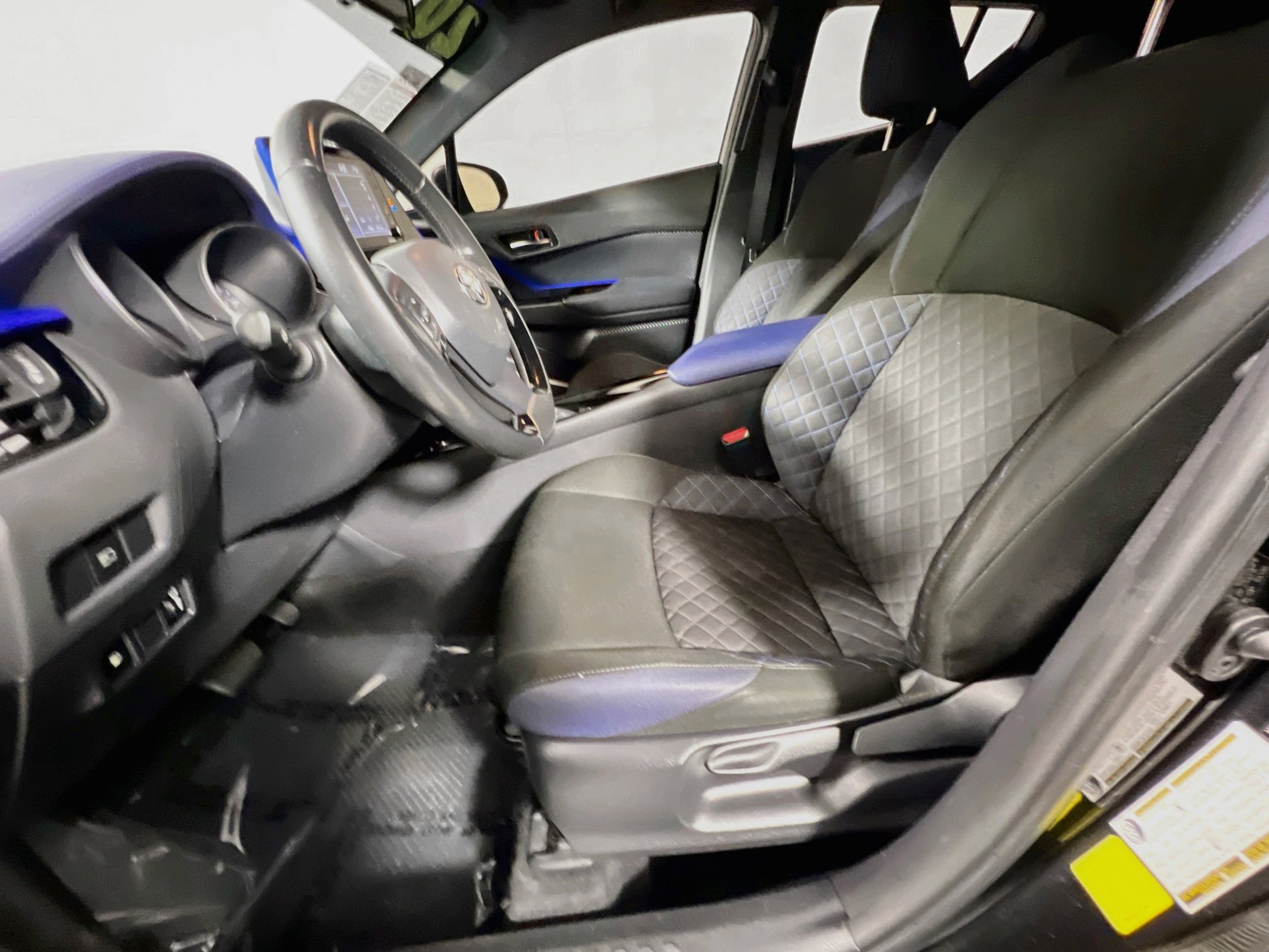Used 2020 Toyota C-HR XLE FWD image 15