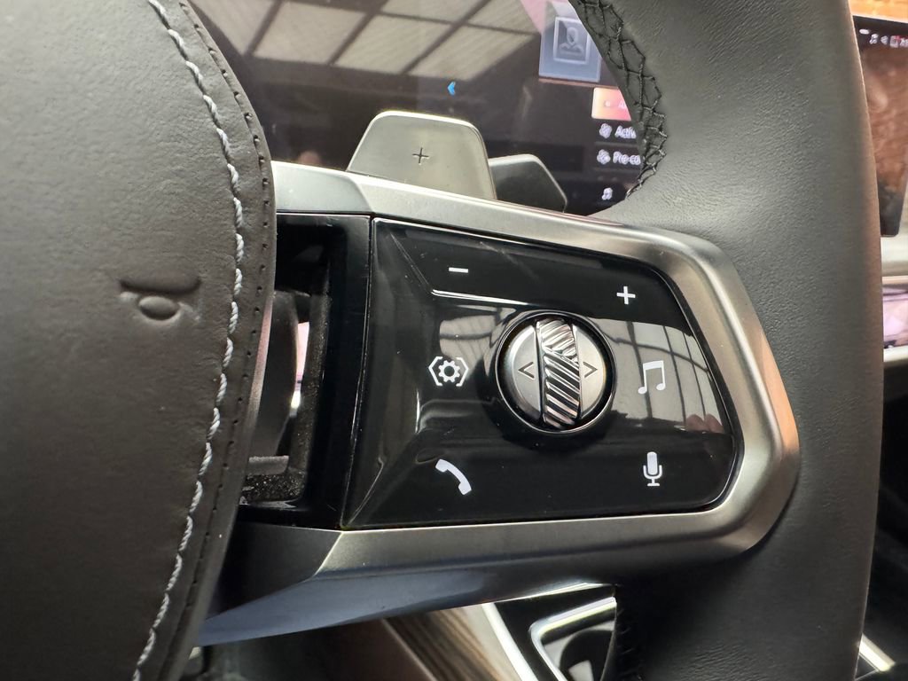 Certified 2025 BMW 760i xDrive w/ Luxury Rear Seating Package image 20