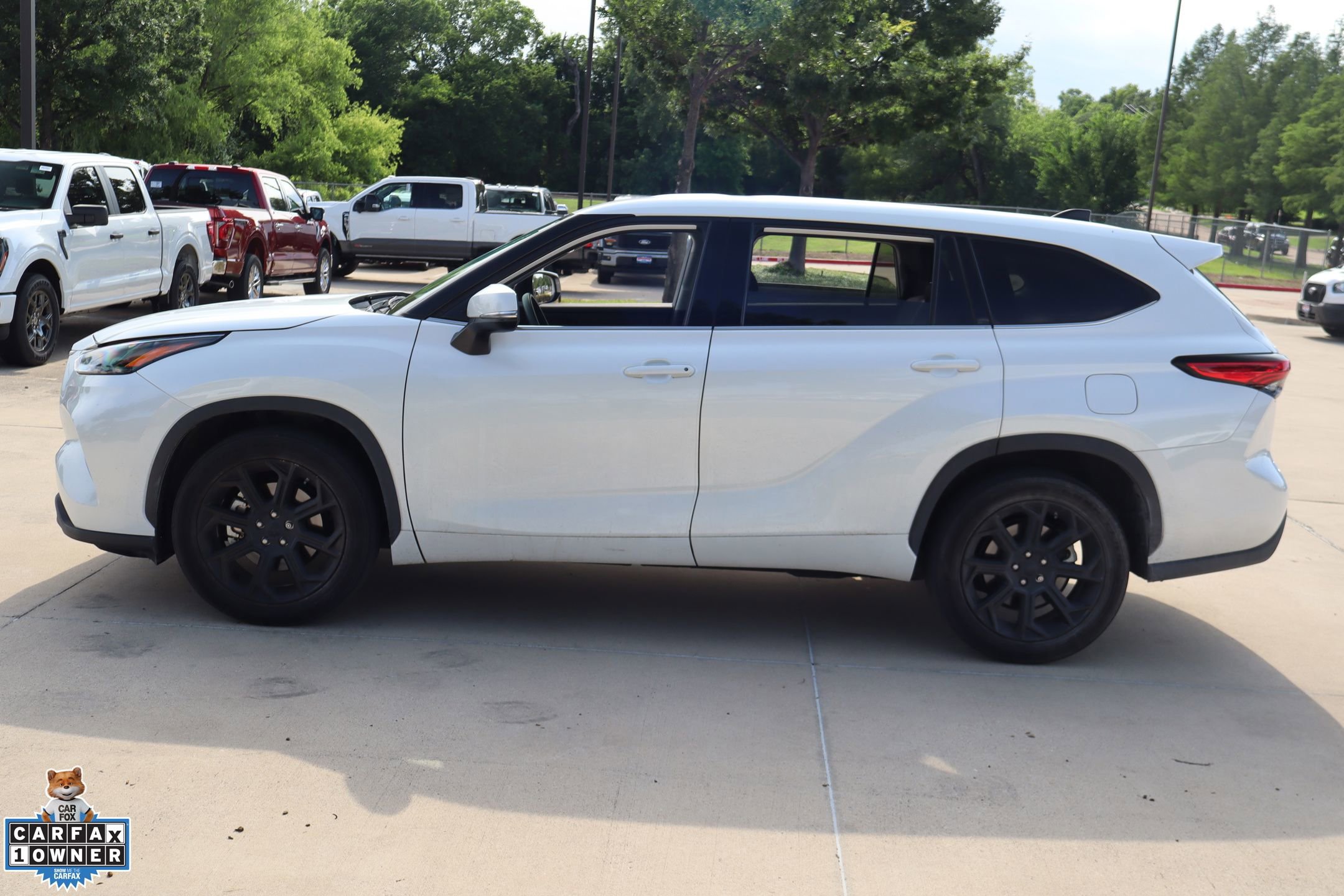 Used 2022 Toyota Highlander L FWD image 7