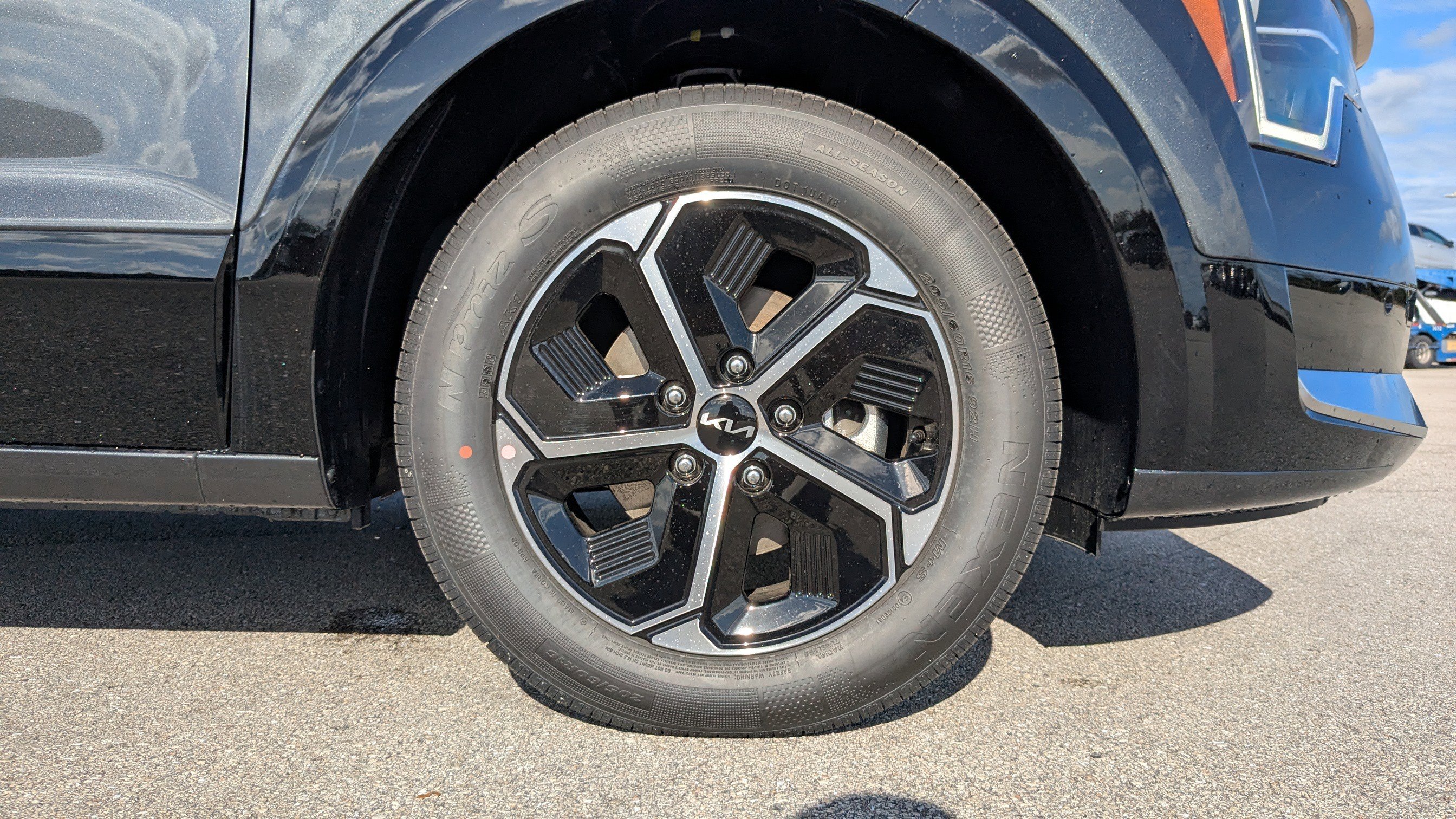 New 2025 Kia Niro SX image 13