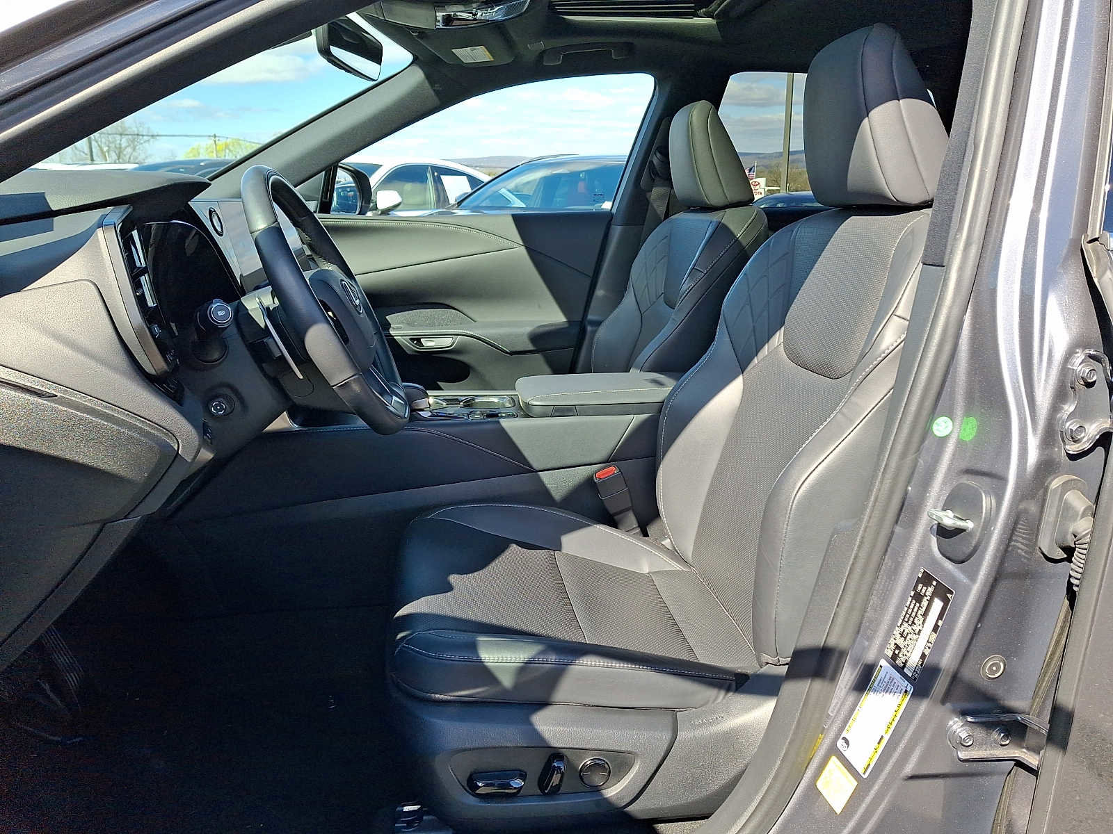 Used 2023 Lexus RX 350 Premium w/ Accessory Package AWD/4WD image 10