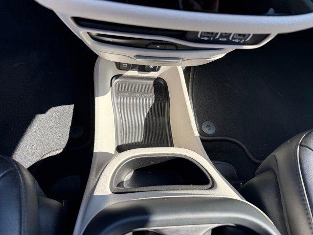 Used 2021 Chrysler Pacifica Touring-L w/ Uconnect Theater Family Group image 23