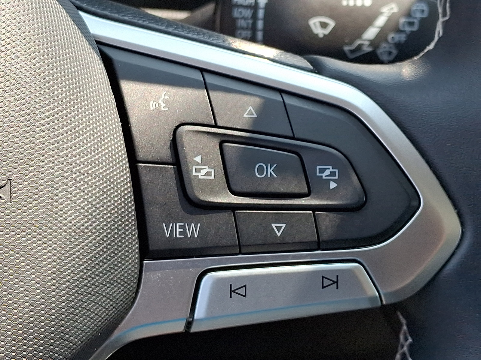 Used 2022 Volkswagen Tiguan SE AWD/4WD image 23
