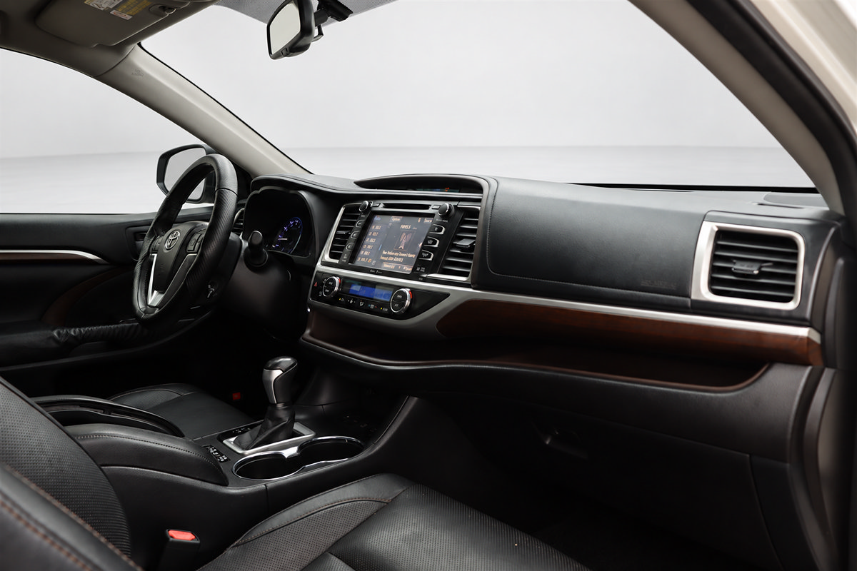Used 2014 Toyota Highlander Limited AWD/4WD image 25