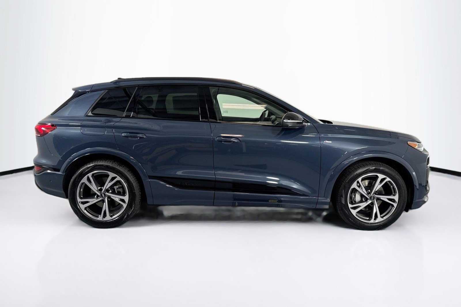 New 2027 Audi Q6 e-tron Prestige AWD/4WD image 4