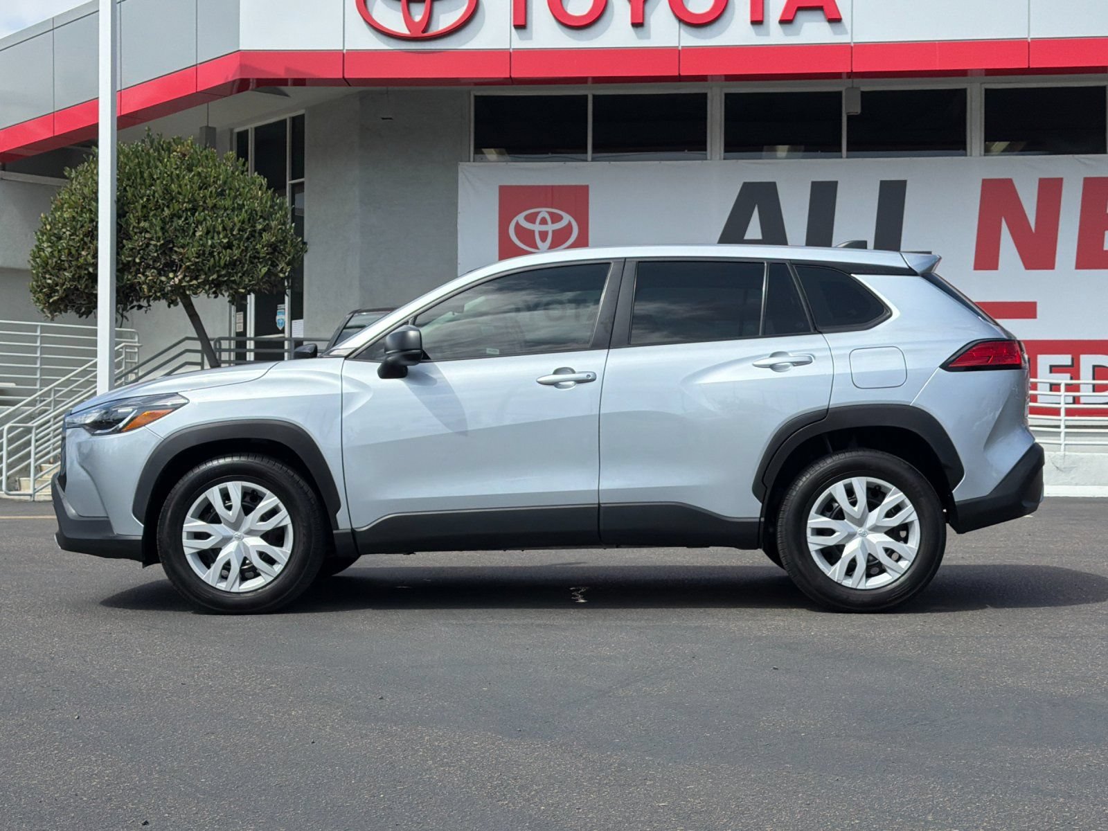Used 2022 Toyota Corolla Cross L FWD image 2