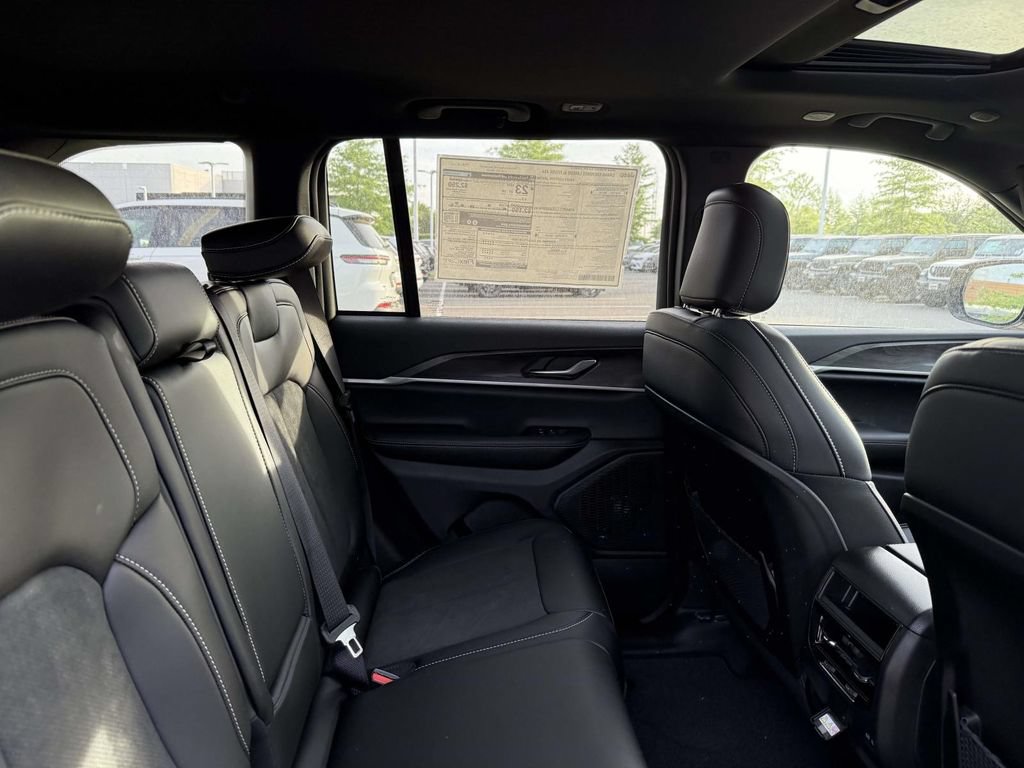 New 2026 Jeep Grand Cherokee Altitude AWD/4WD image 15