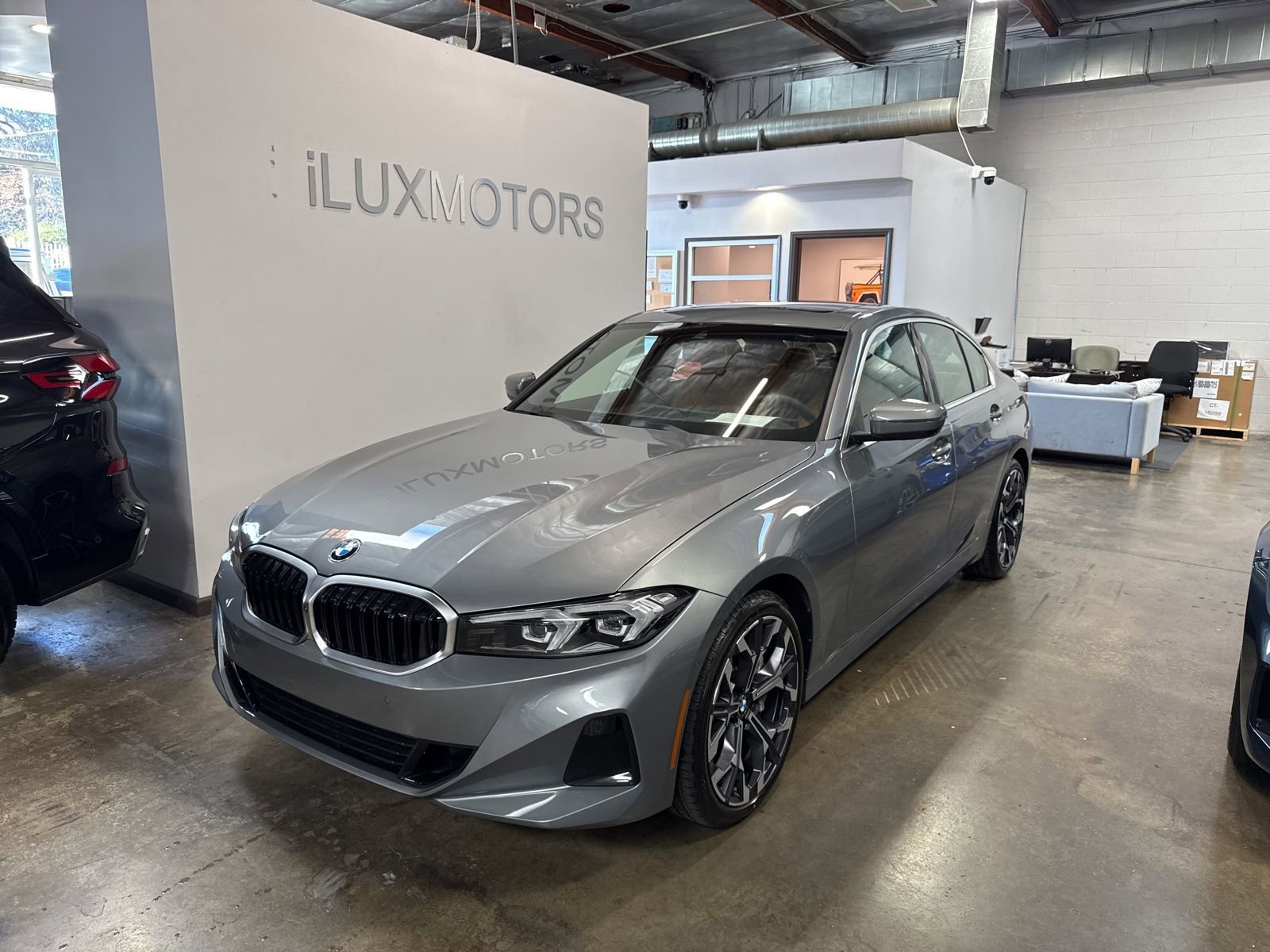 Used 2025 BMW 330i xDrive Sedan image 1