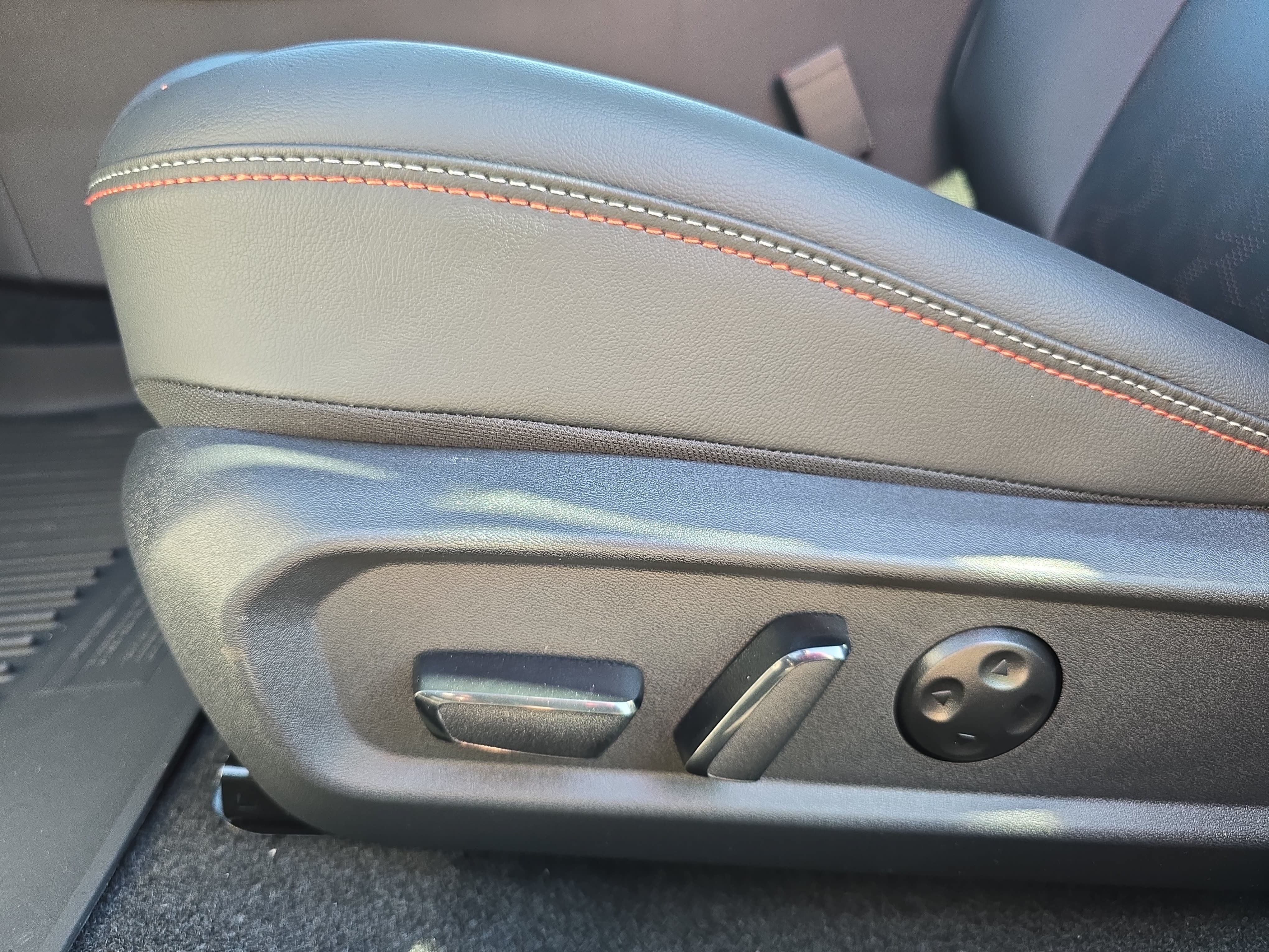 New 2026 Nissan Sentra SR w/ SR Premium Package FWD image 28