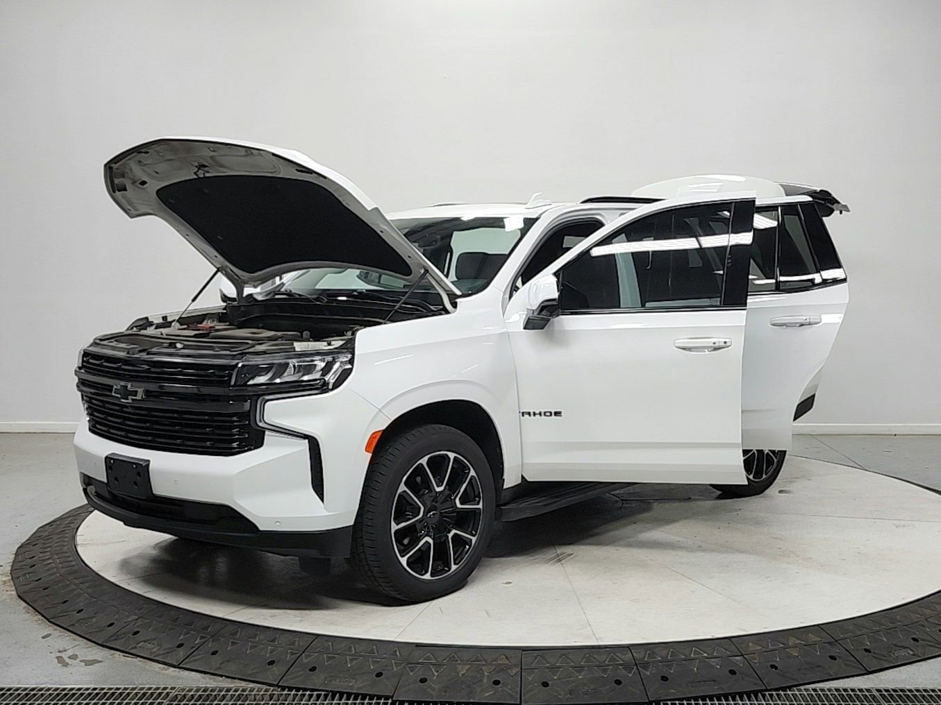 Used 2021 Chevrolet Tahoe RST w/ Luxury Package image 11