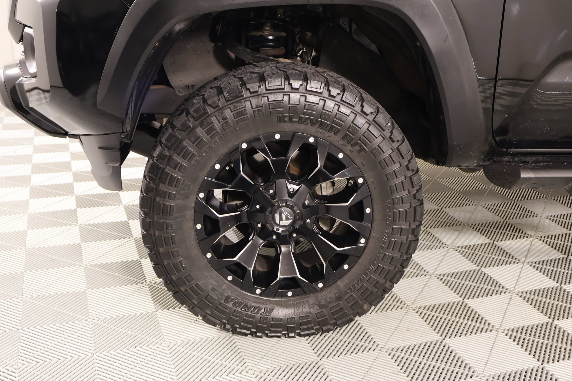 Used 2017 Toyota Tacoma TRD Off-Road w/ Tow Package (A/T) AWD/4WD image 17