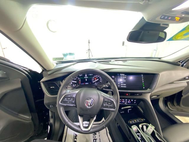 Used 2023 Buick Envision Essence image 34