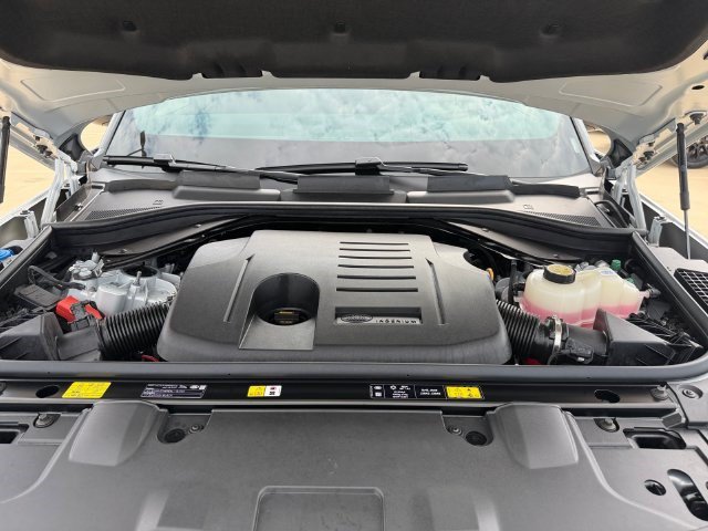 Certified 2026 Land Rover Range Rover Long Wheelbase SE AWD/4WD image 19