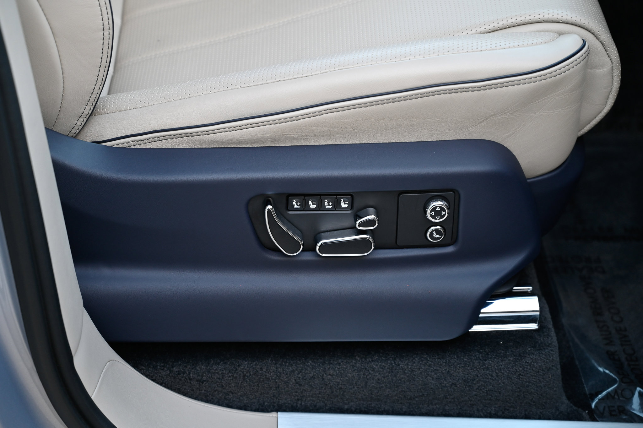 Used 2022 Bentley Bentayga image 56