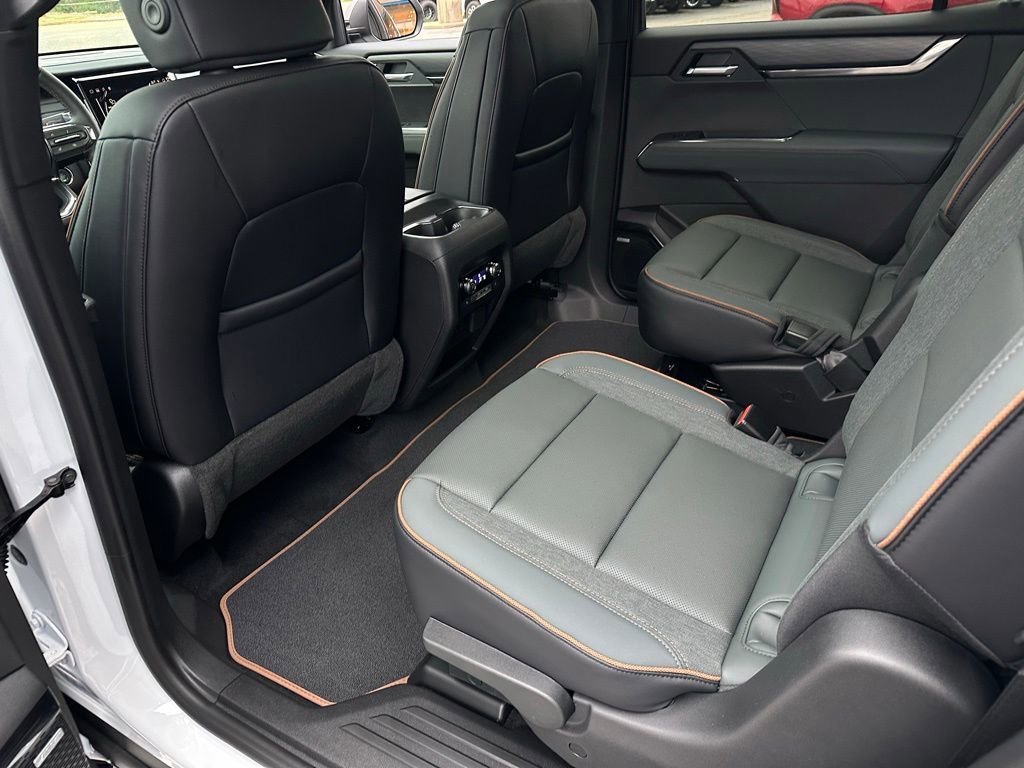 New 2026 GMC Acadia AT4 w/ Luxury Package AWD/4WD image 15