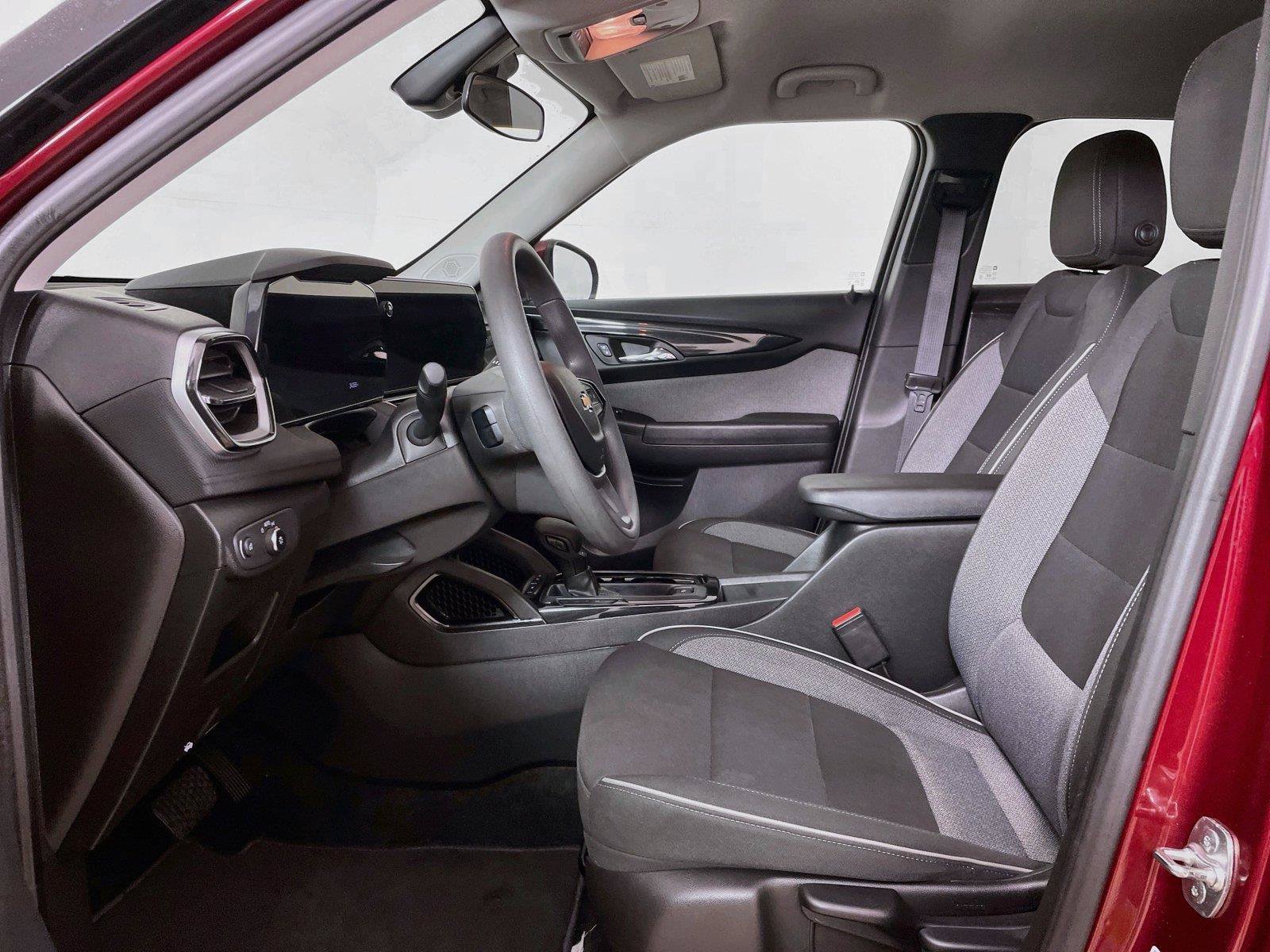 Used 2025 Chevrolet TrailBlazer LT AWD/4WD image 5