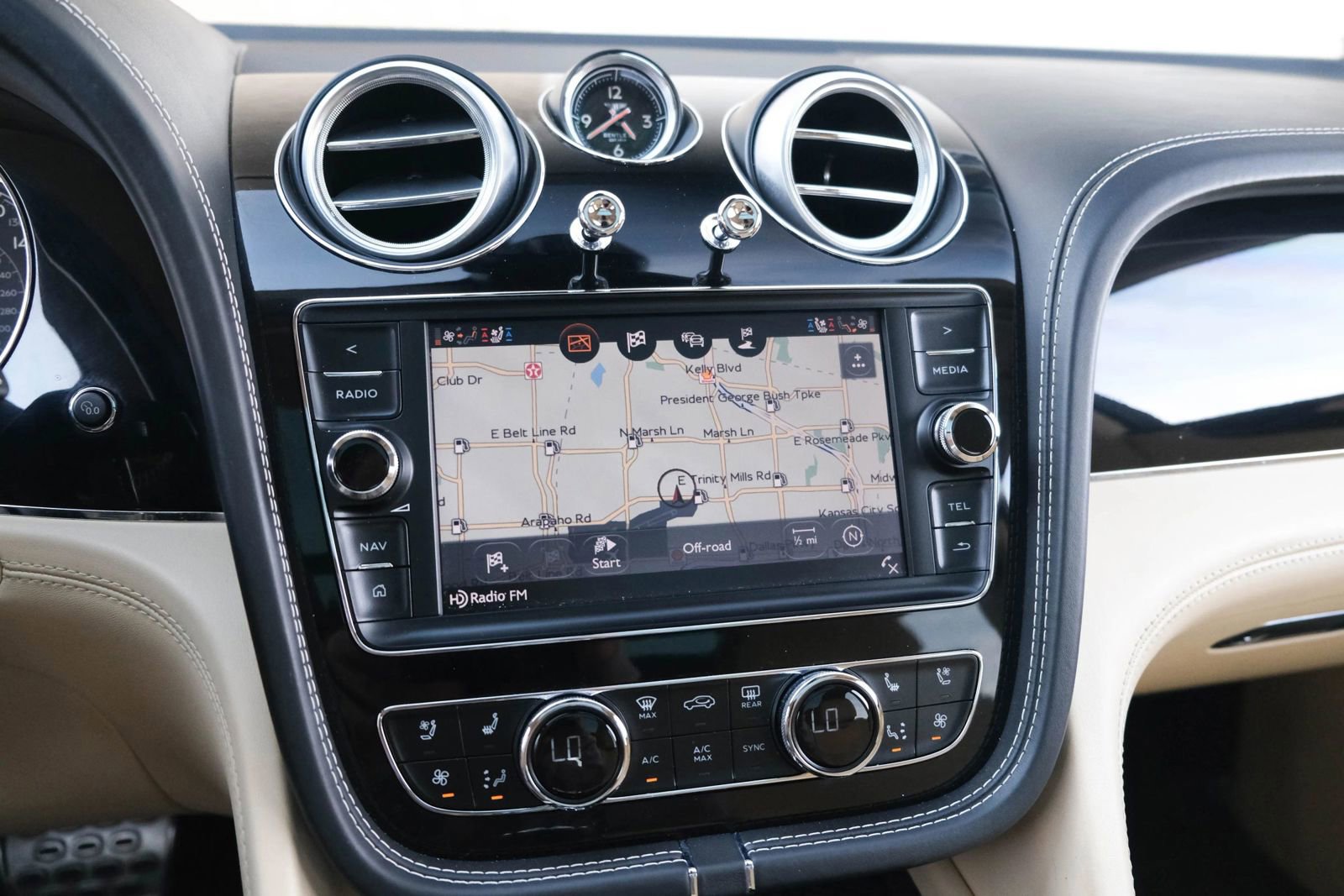 Used 2018 Bentley Bentayga image 38