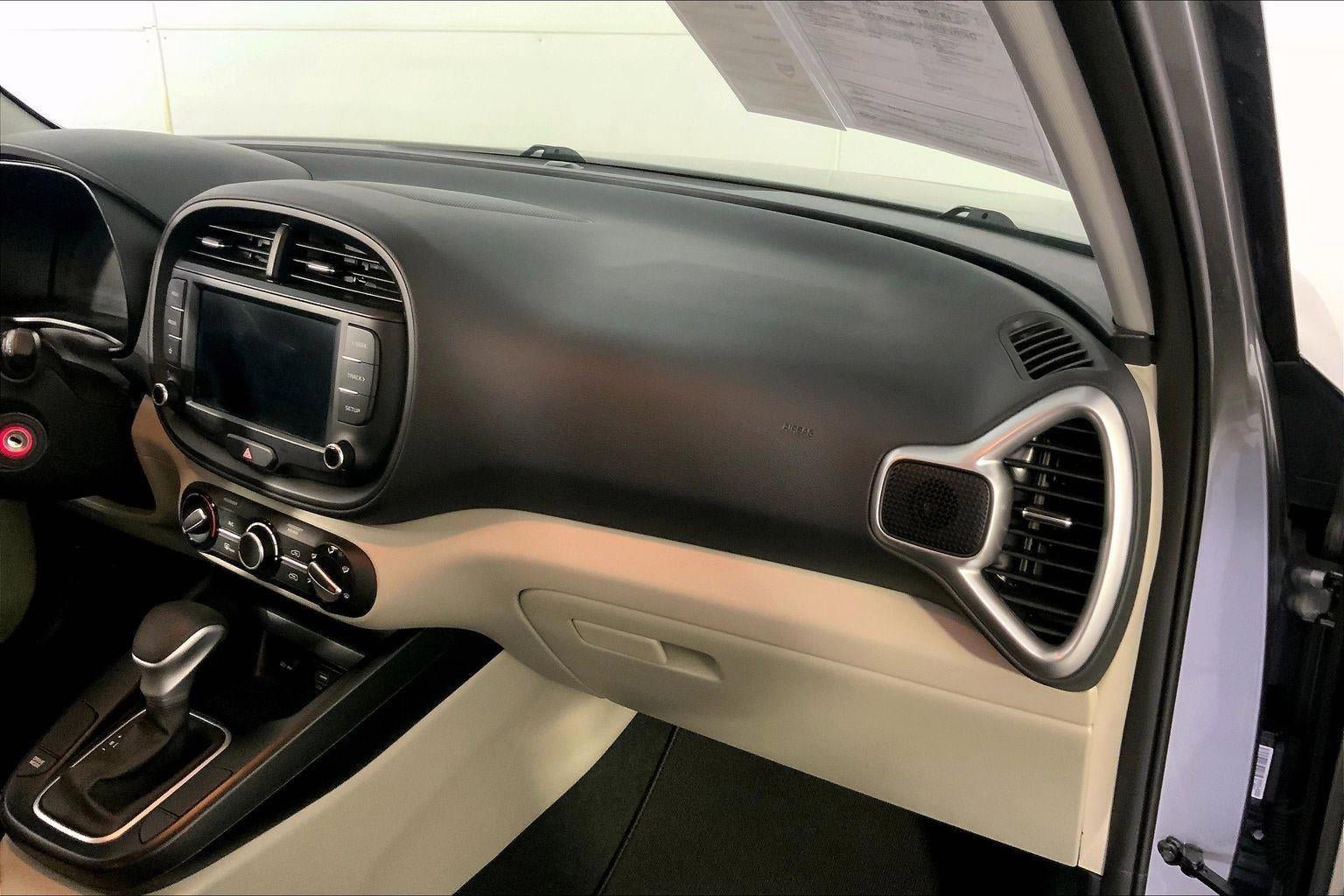 Used 2025 Kia Soul LX FWD image 16