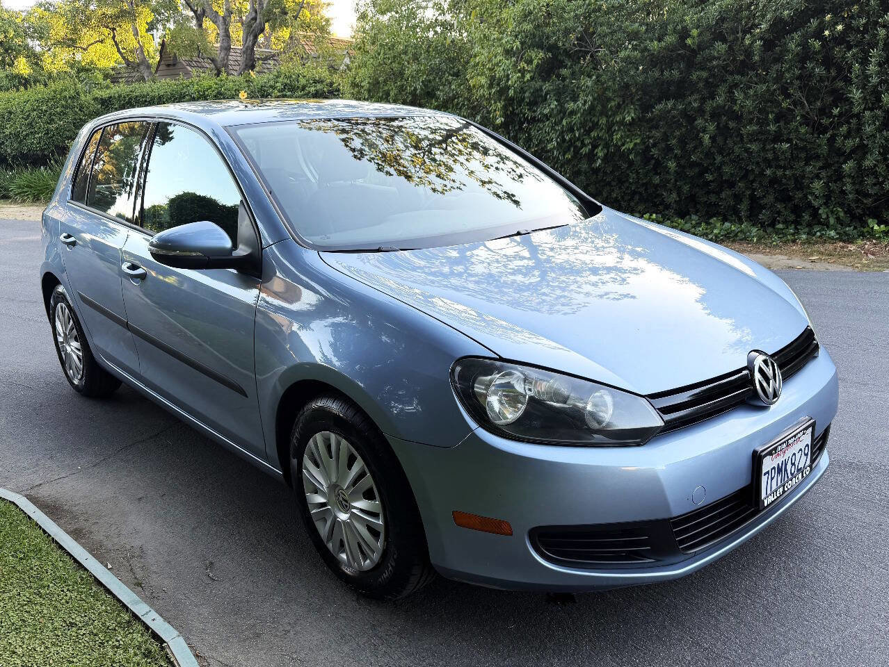 Used 2010 Volkswagen Golf 4-Door image 9