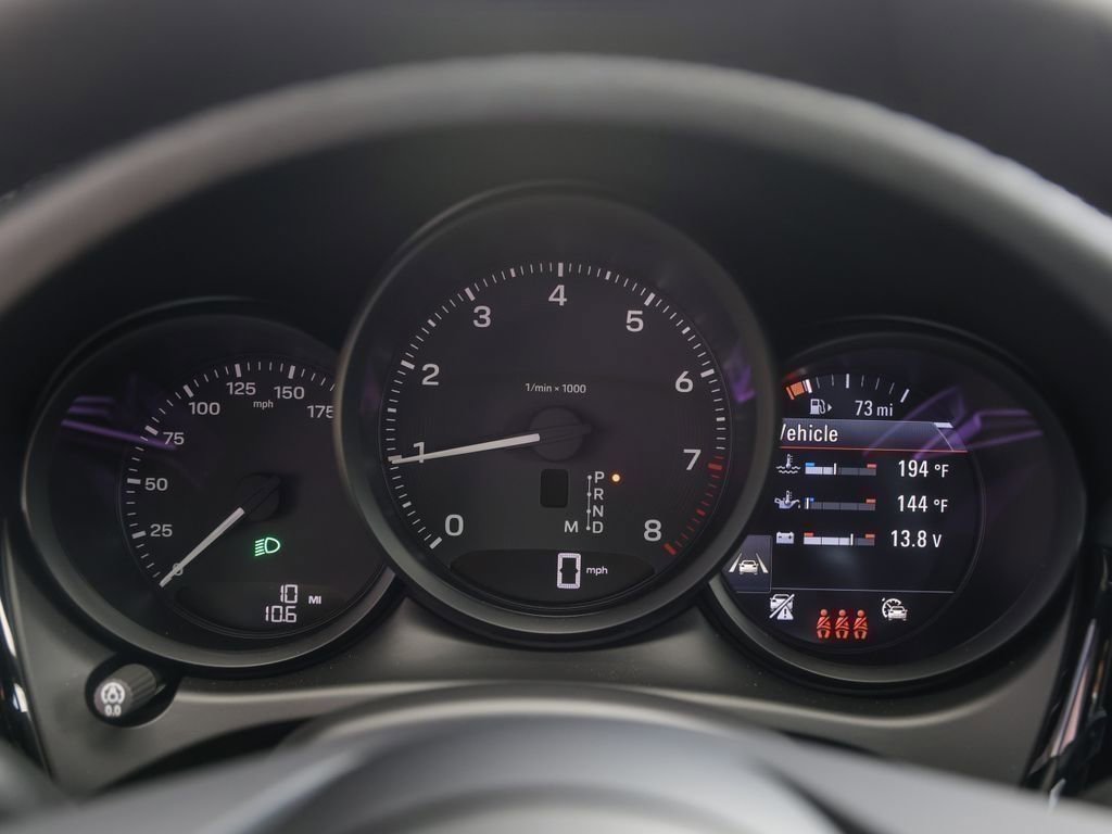 Certified 2025 Porsche Macan image 14