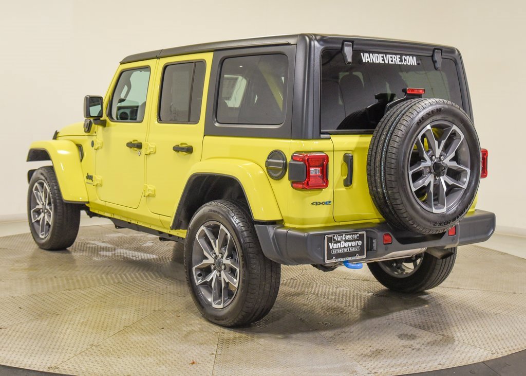 Used 2024 Jeep Wrangler Unlimited w/ Convenience Group image 11