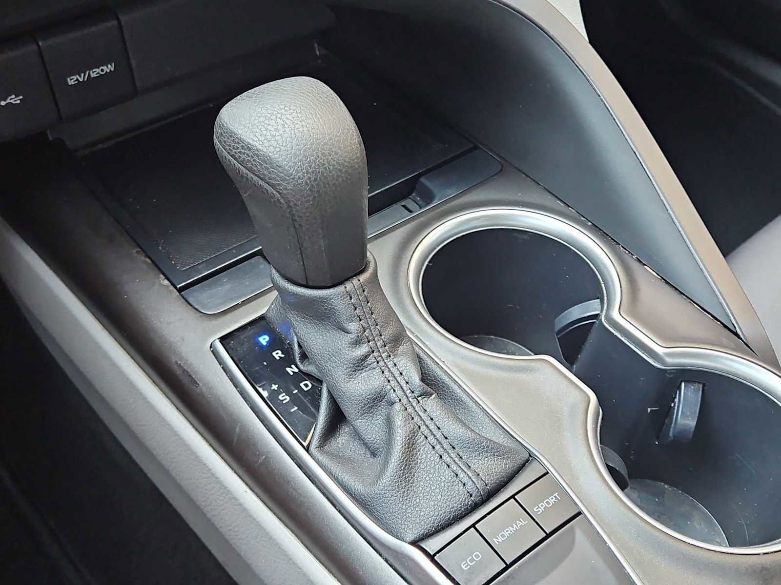 Used 2022 Toyota Camry LE image 32