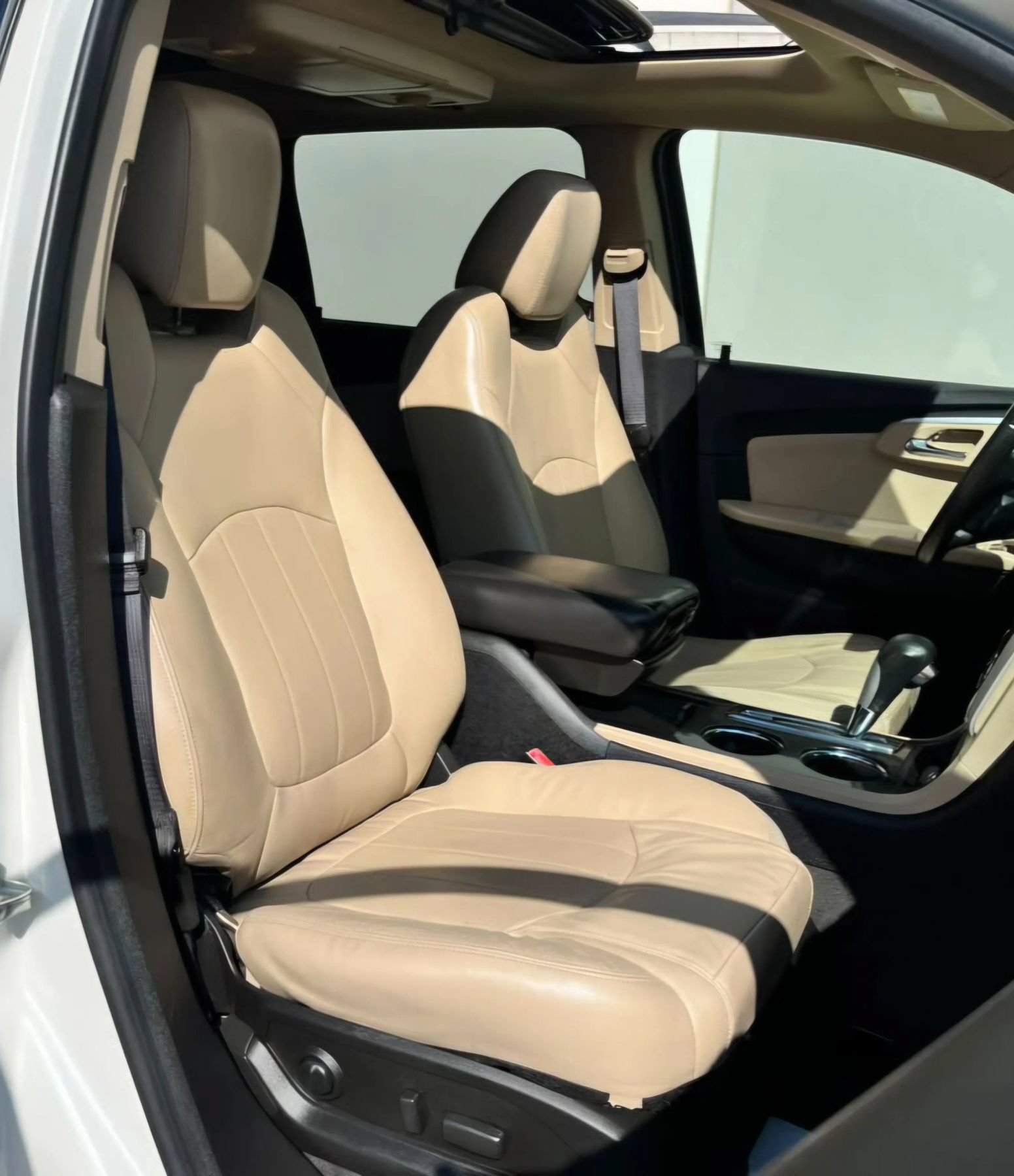 Used 2012 Chevrolet Traverse LTZ FWD image 23