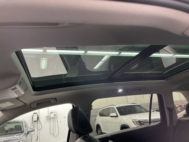 Used 2023 Volkswagen Tiguan SE w/ Panoramic Sunroof Package AWD/4WD image 25