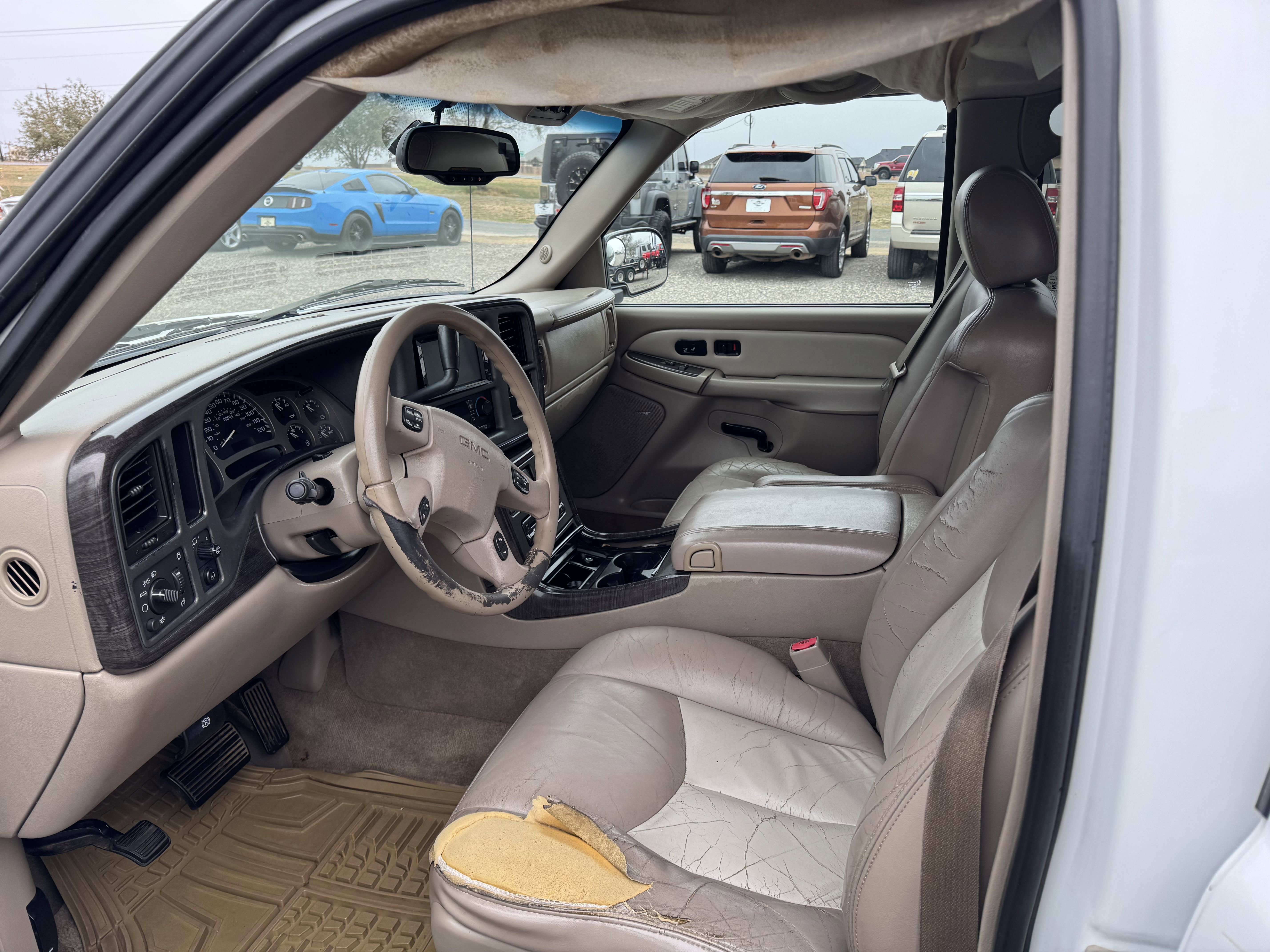 Used 2004 GMC Yukon XL Denali image 12