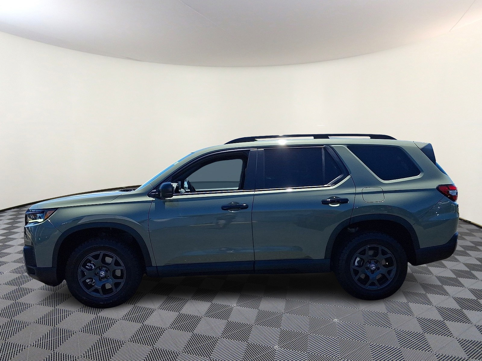 Used 2026 Honda Pilot TrailSport image 4