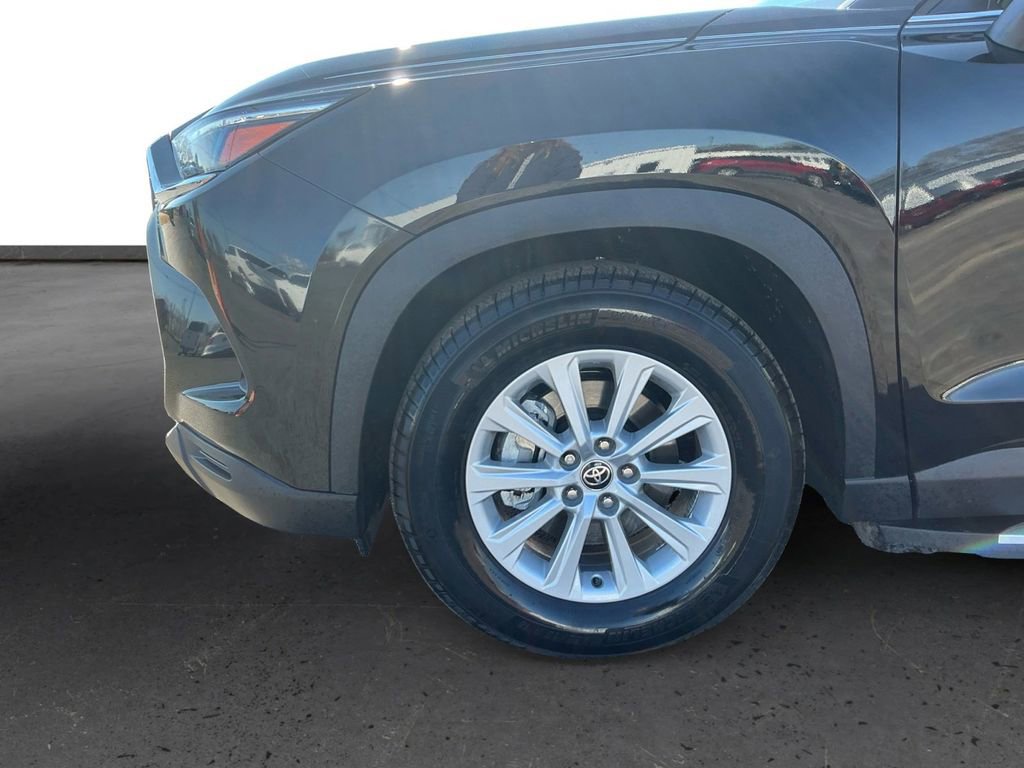 Used 2025 Toyota Grand Highlander AWD image 13