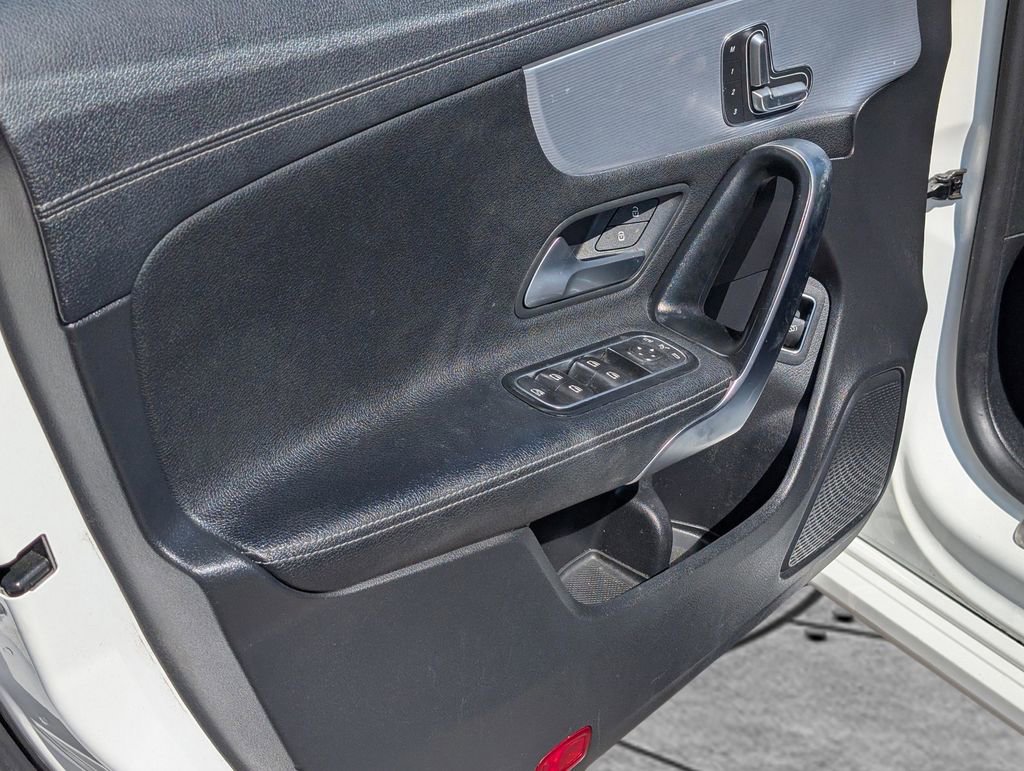 Used 2020 Mercedes-Benz CLA 250 w/ Premium Package image 16