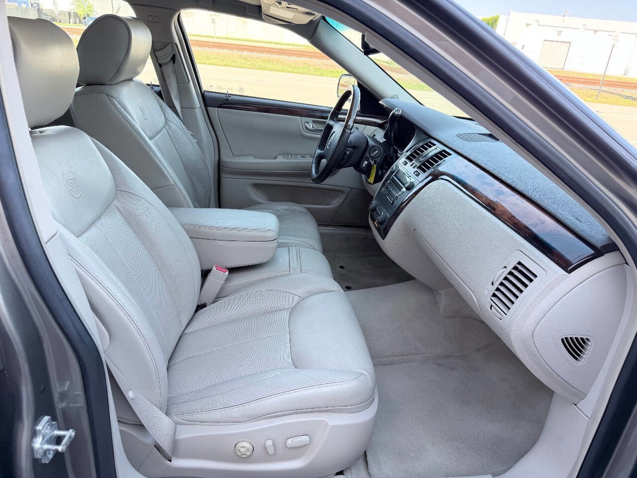 Used 2010 Cadillac DTS Luxury FWD image 22