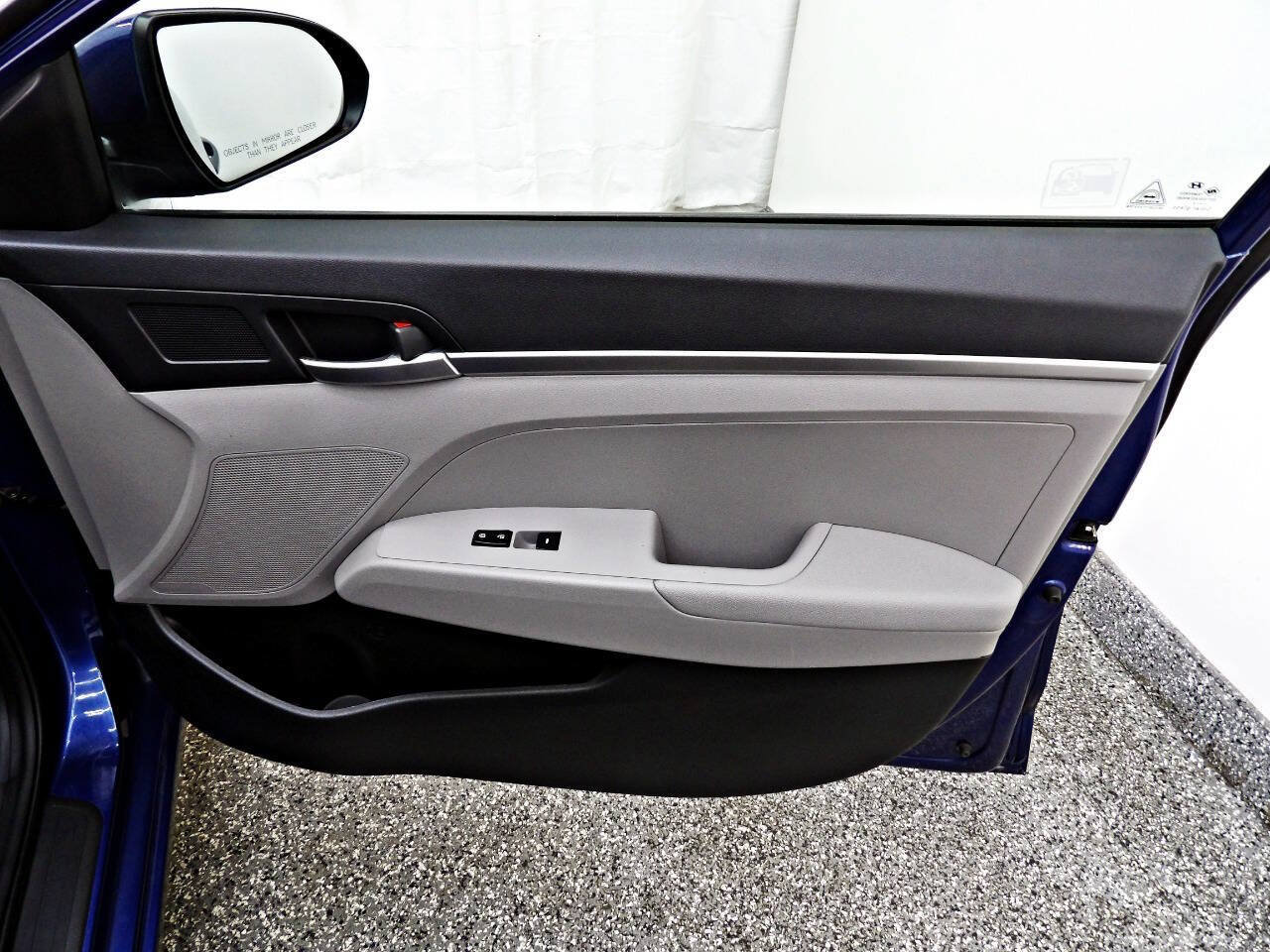 Used 2019 Hyundai Elantra SE FWD image 11