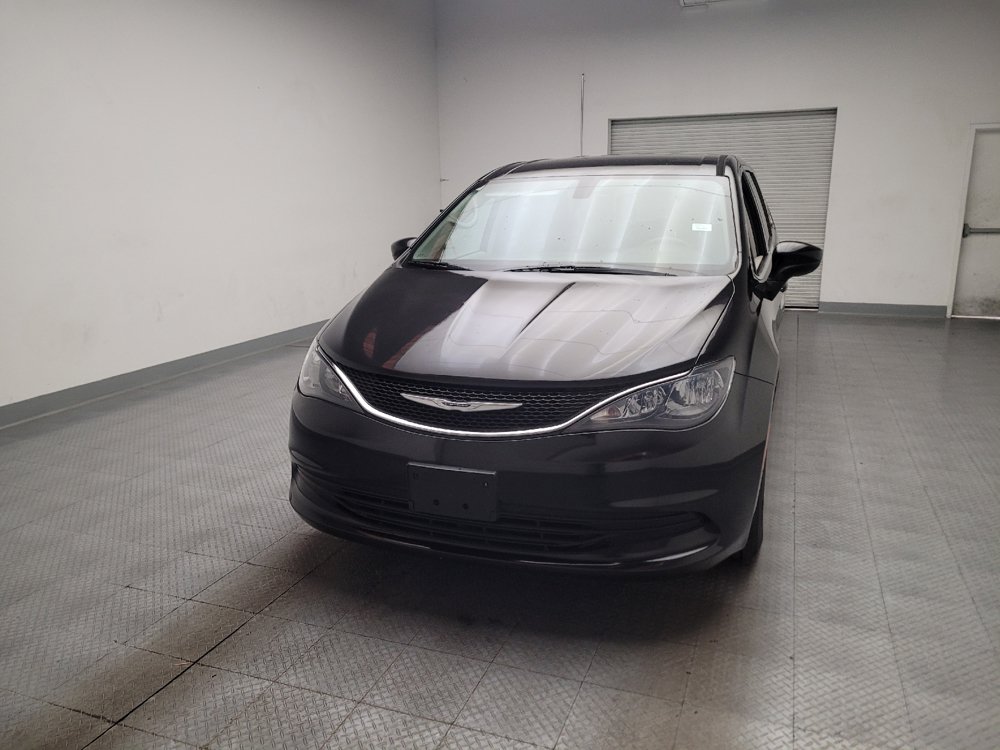 Used 2017 Chrysler Pacifica Touring FWD image 15