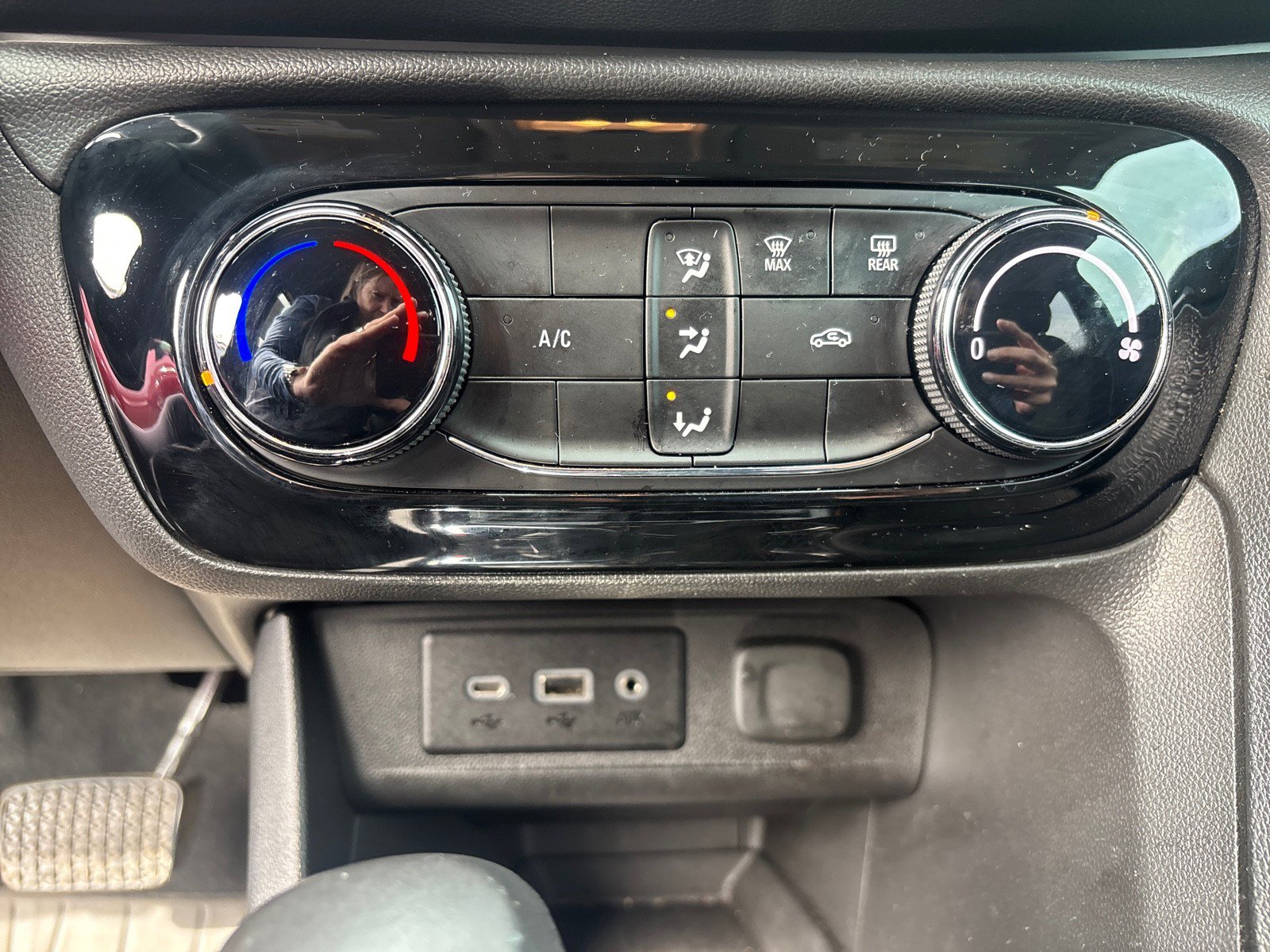 Used 2021 Buick Encore GX Preferred image 28