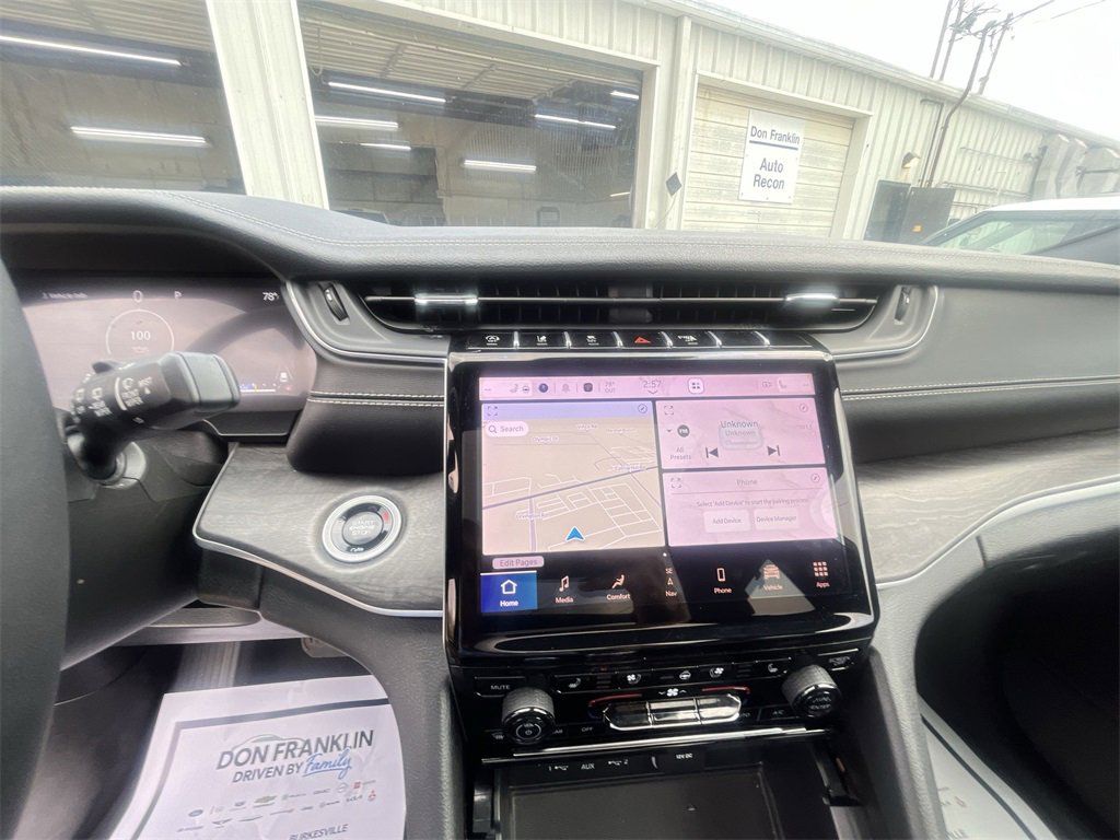 Used 2024 Jeep Grand Cherokee L Limited w/ Luxury Tech Group II image 16