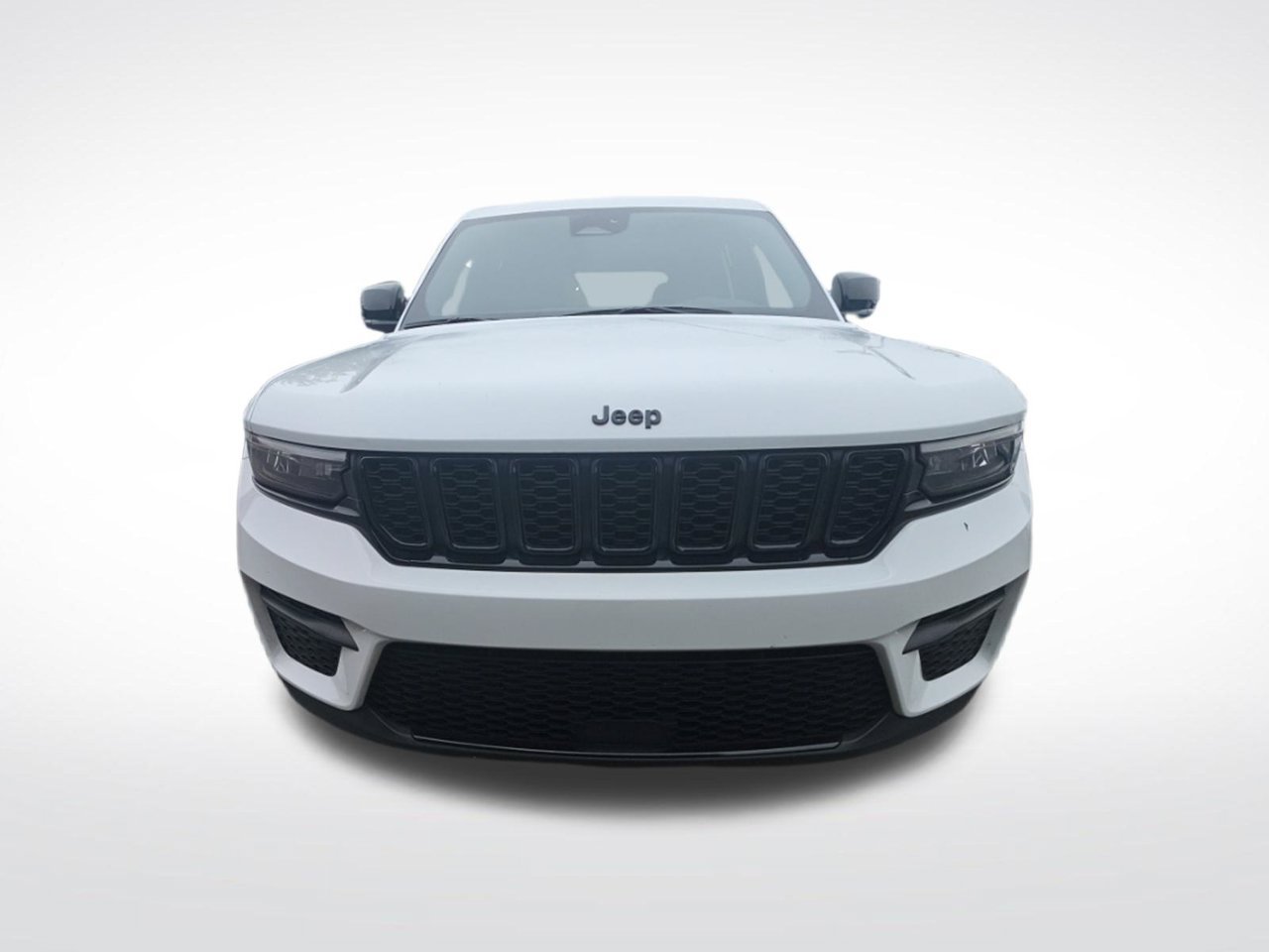 Used 2025 Jeep Grand Cherokee Altitude AWD/4WD image 8
