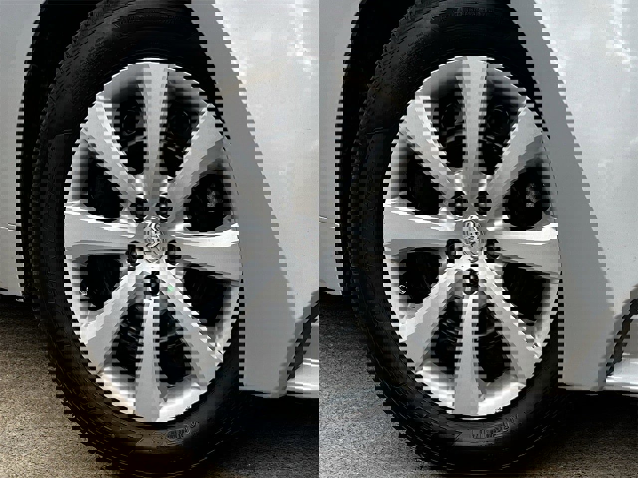 Used 2024 Toyota Corolla LE image 28