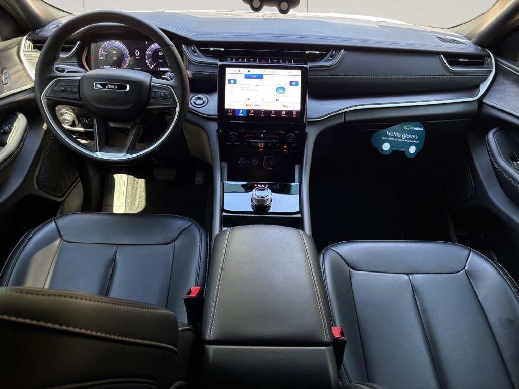 Used 2025 Jeep Grand Cherokee Limited RWD image 15