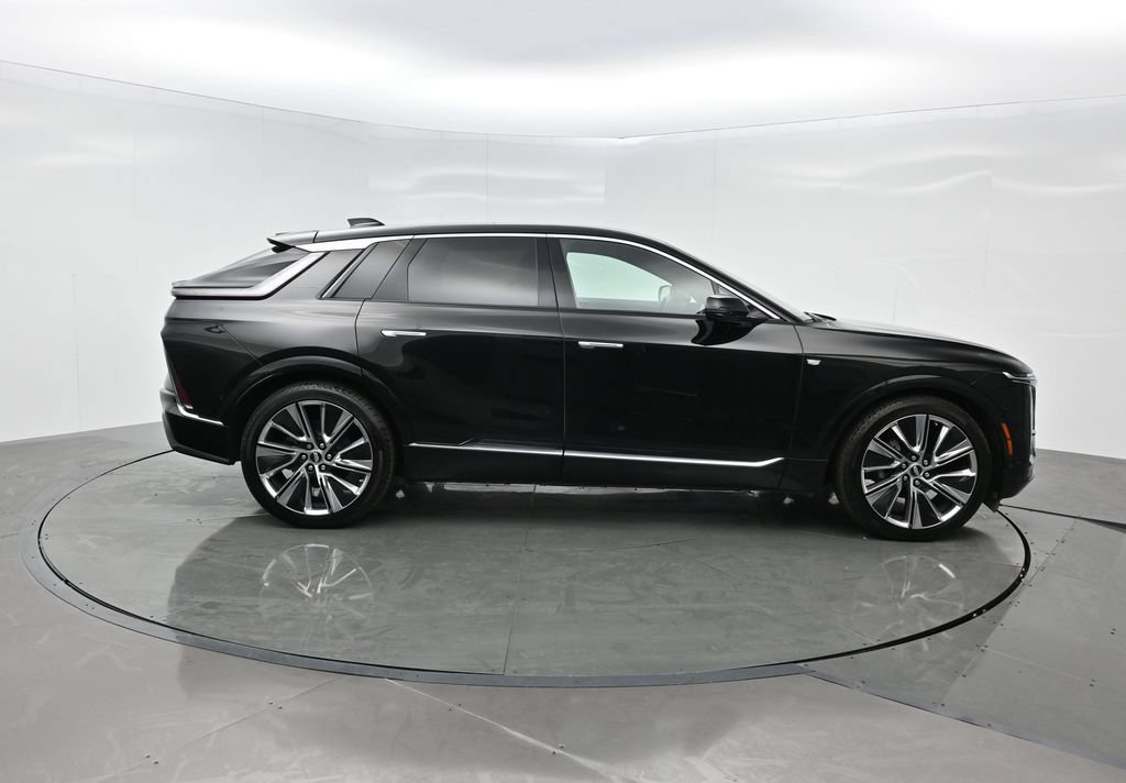 Used 2026 Cadillac Lyriq Signature Luxury w/ Nappa Leather Package AWD/4WD image 7