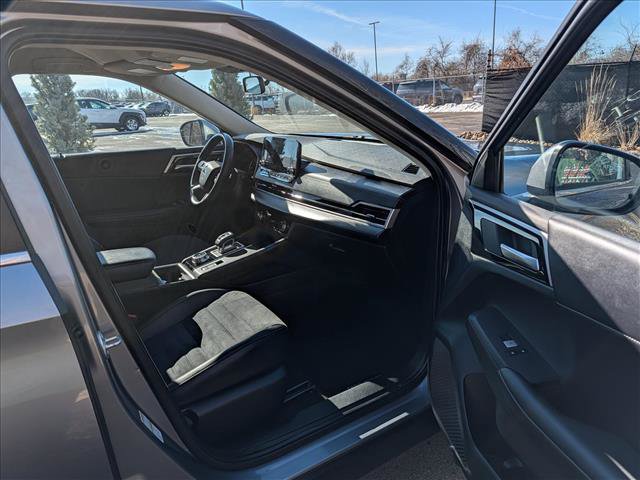 Used 2024 Mitsubishi Outlander SE image 11