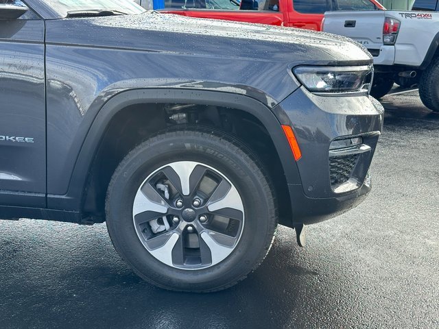 Used 2023 Jeep Grand Cherokee 4WD 4xe w/ Luxury Tech Group II image 5