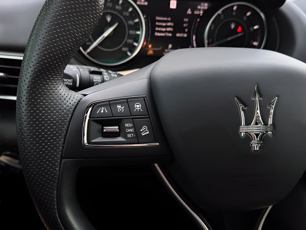 Used 2023 Maserati Levante GT AWD/4WD image 12