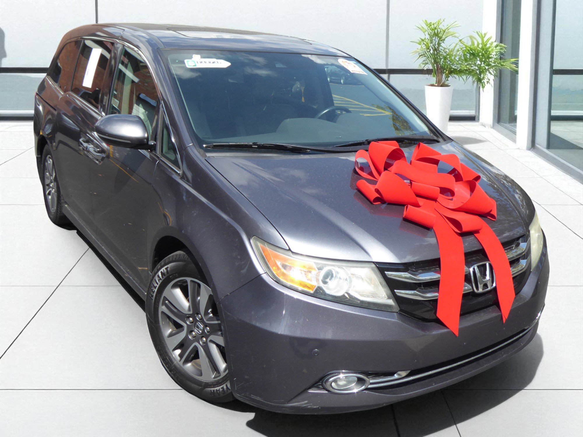 Used 2016 Honda Odyssey Touring Elite image 2