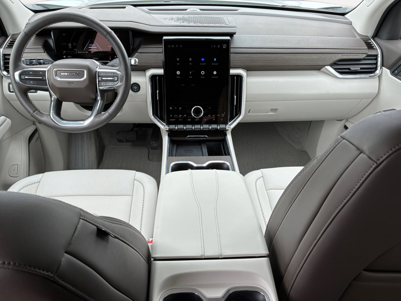 Used 2024 GMC Acadia Denali FWD image 3