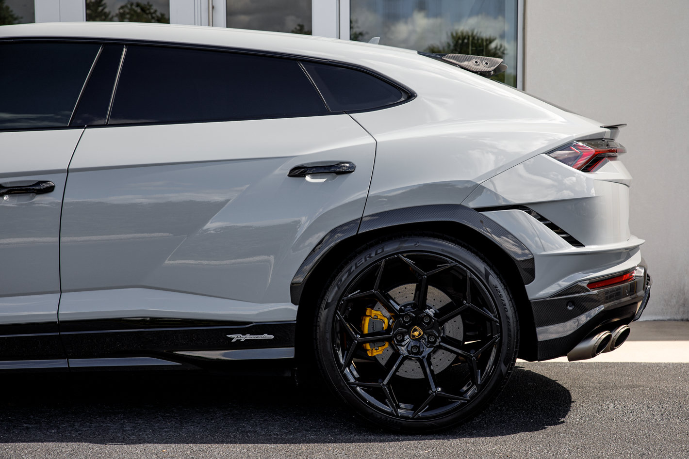 Used 2024 Lamborghini Urus Performante AWD/4WD image 7