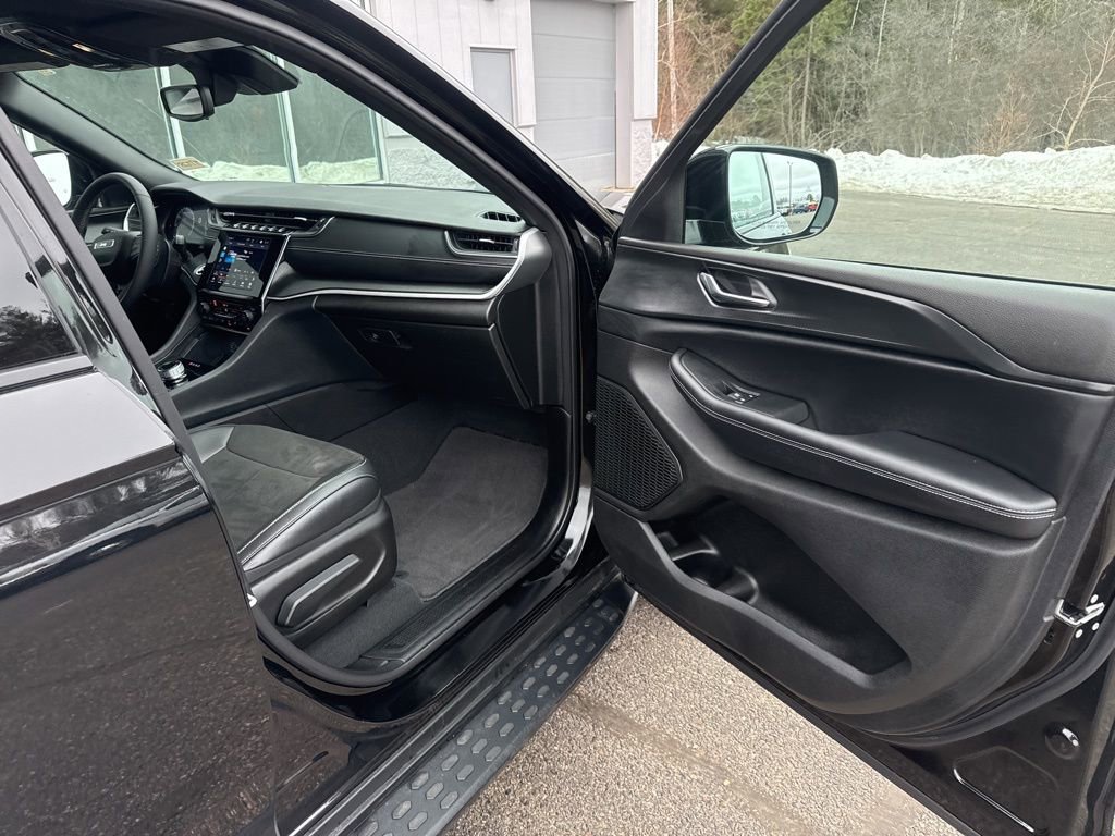 Used 2024 Jeep Grand Cherokee L Altitude image 22